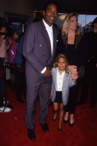 OJ Simpson with family 1991 LA.jpg